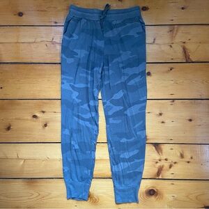 Splendid Women's Supersoft Olive Green Camo Jogger - Size Medium